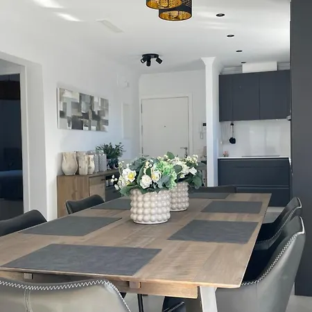 Comino Penthouse 公寓
